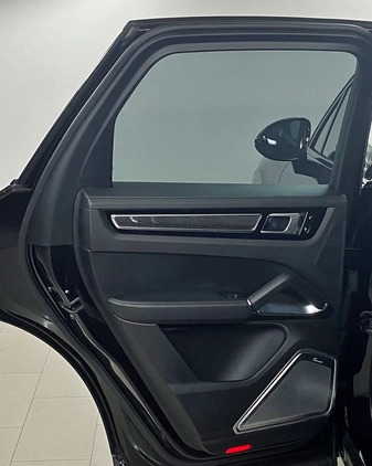 Porsche Cayenne cena 399000 przebieg: 101861, rok produkcji 2018 z Kleszczele małe 781